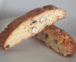 Cantucci con mandorle e gocce di cioccolato